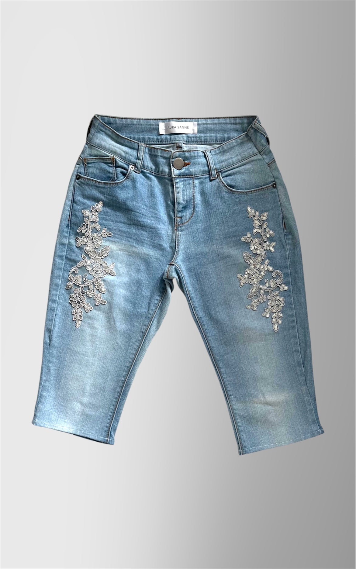 SILVER AURA CAPRI JEAN W26 L23 ONE OF ONE