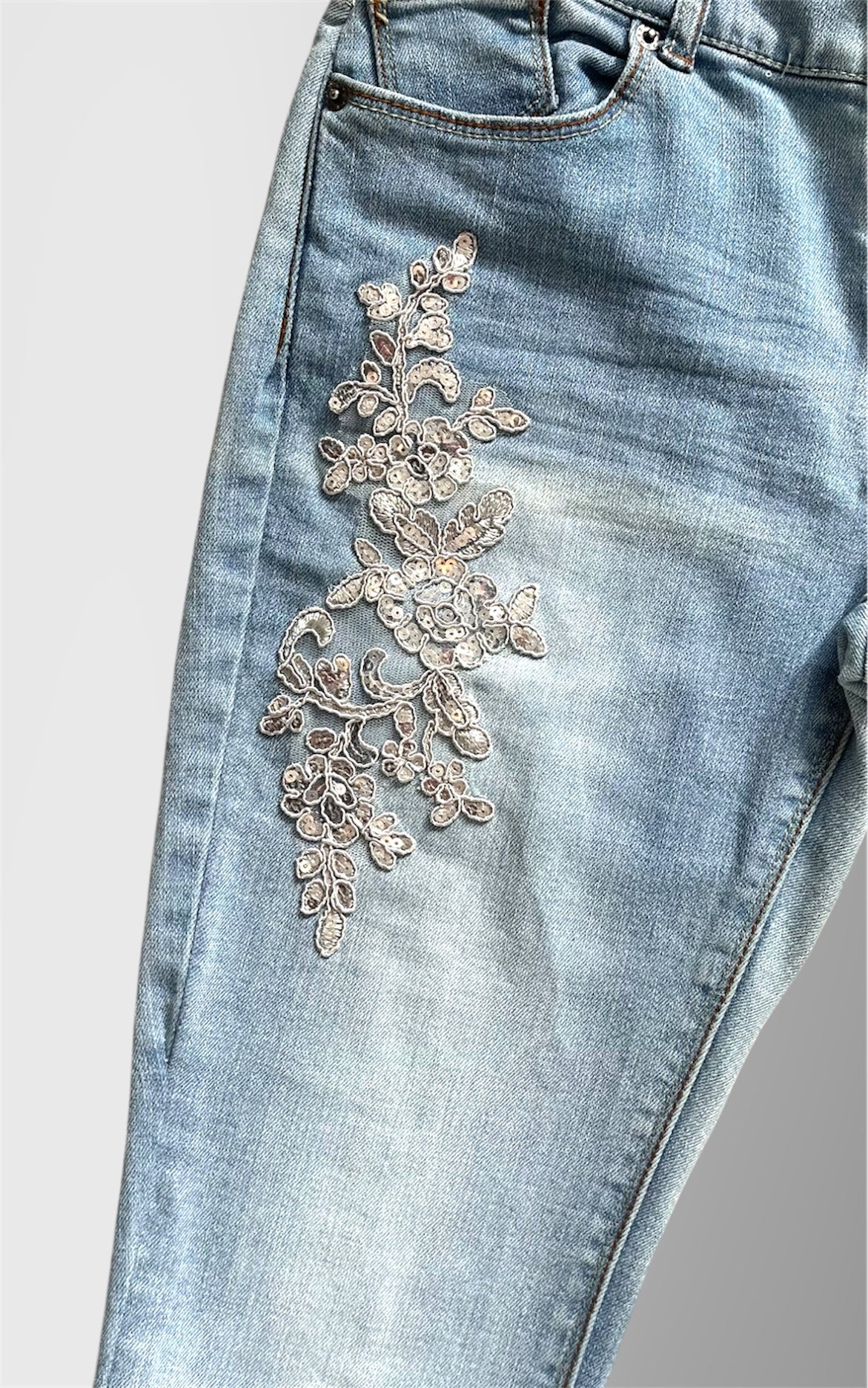 SILVER AURA CAPRI JEAN W26 L23 ONE OF ONE